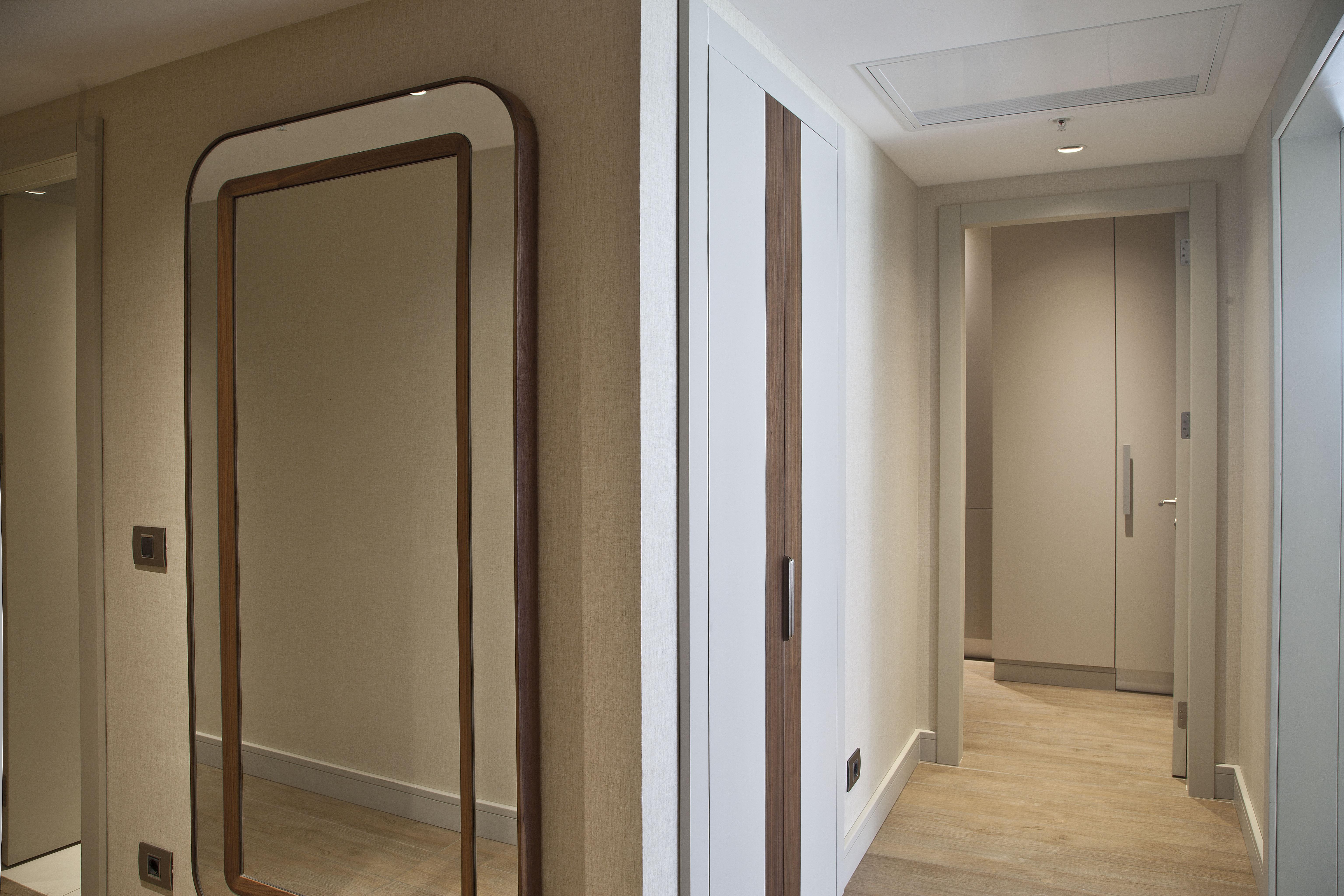 Tzl Suites Hotel Nisantasi Stambuł Zewnętrze zdjęcie A mirror in a residential interior
