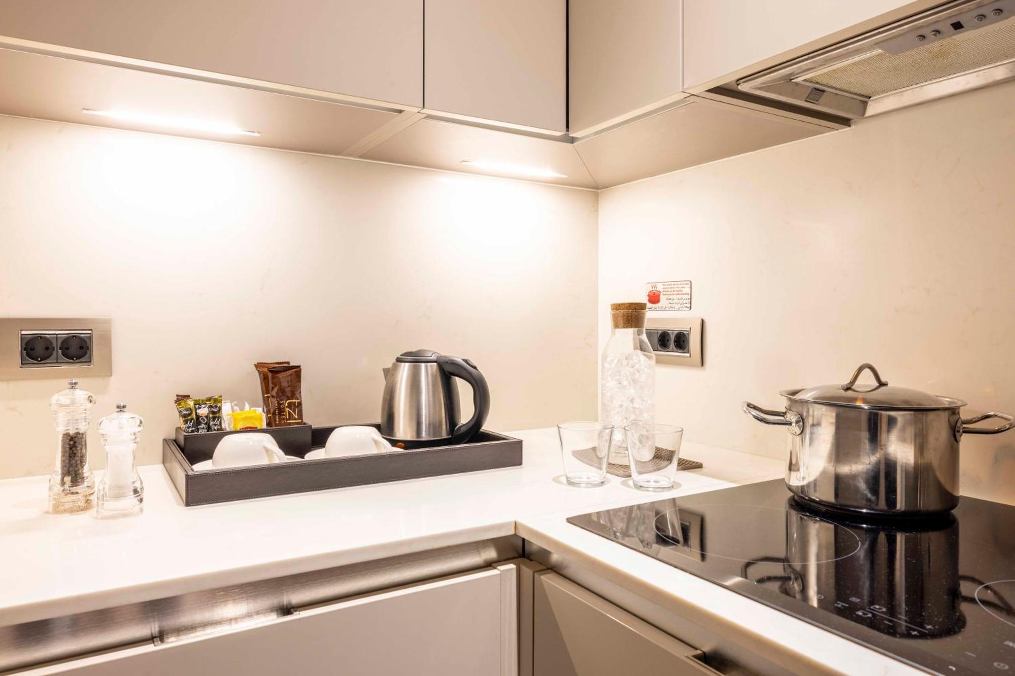 Tzl Suites Hotel Nisantasi Stambuł Zewnętrze zdjęcie A kitchen in a serviced apartment
